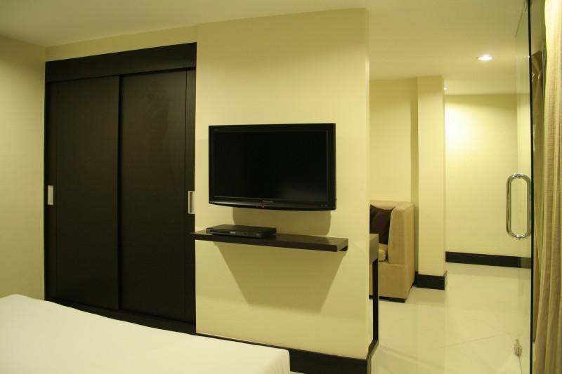 Green Glass Hotel