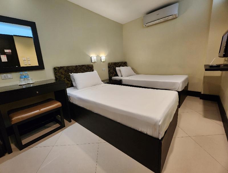 Green Glass Hotel