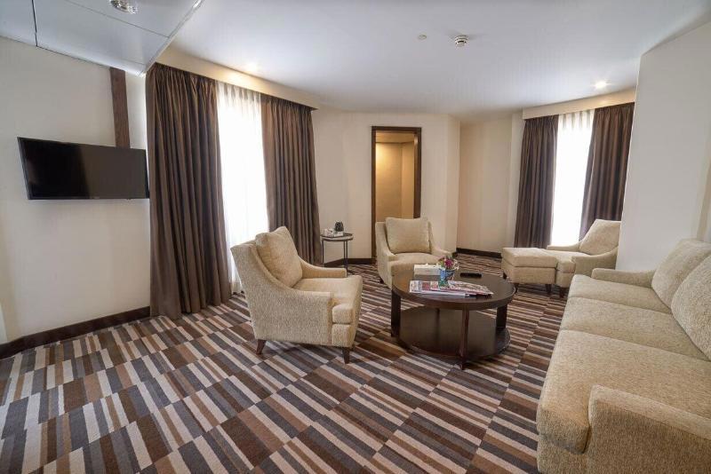 Avari Xpress Gulberg