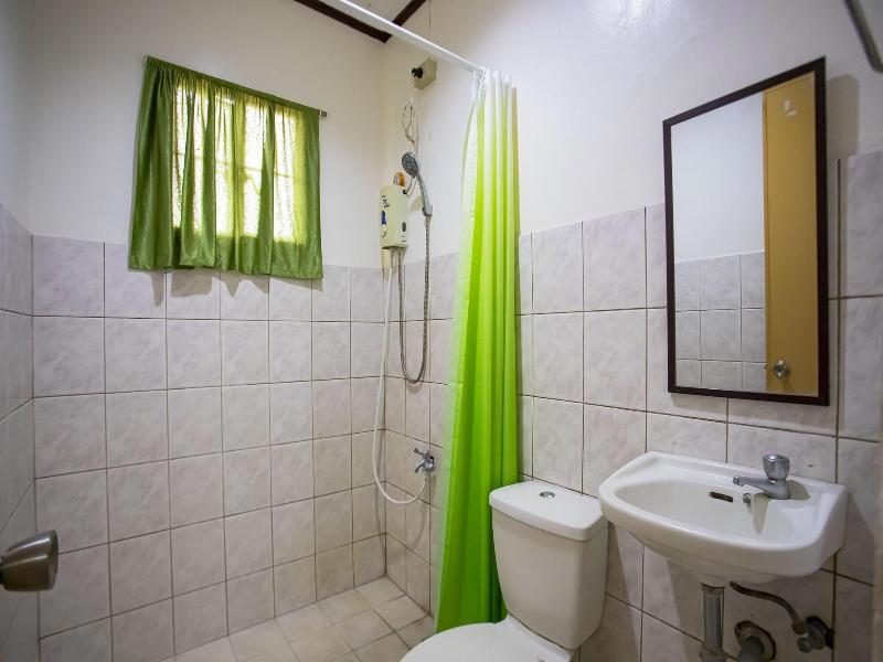 Oyo 814 Laurien's Budget Hotel