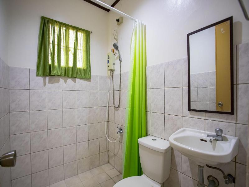 Oyo 814 Laurien's Budget Hotel