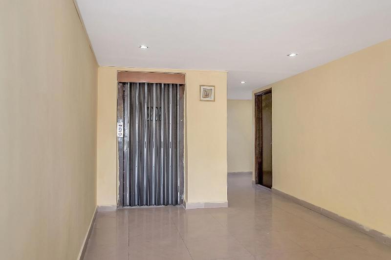 Oyo 10685 Hotel Centre Point