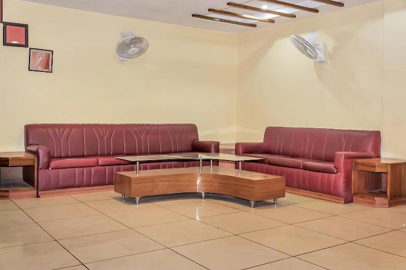 Oyo 10685 Hotel Centre Point