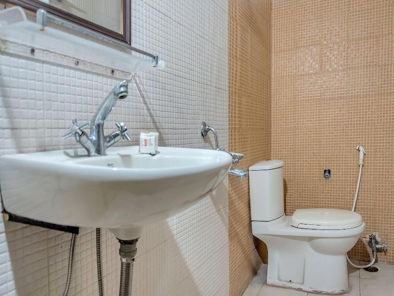 Oyo 10685 Hotel Centre Point
