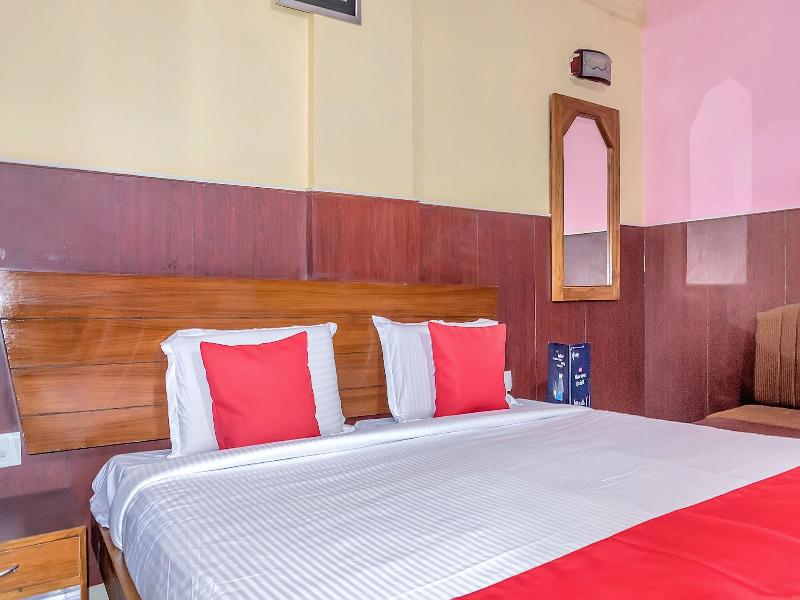 Oyo 10685 Hotel Centre Point