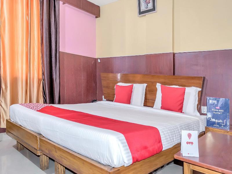 Oyo 10685 Hotel Centre Point