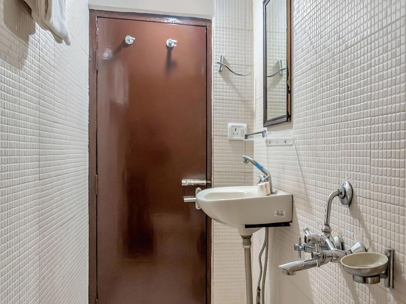 Oyo 10685 Hotel Centre Point