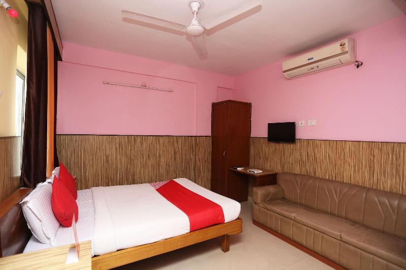 Oyo 10685 Hotel Centre Point