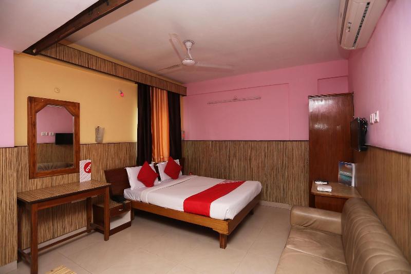 Oyo 10685 Hotel Centre Point