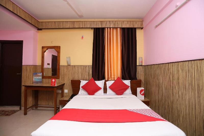 Oyo 10685 Hotel Centre Point