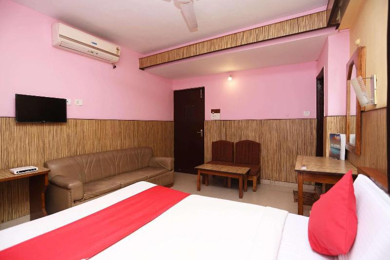 Oyo 10685 Hotel Centre Point