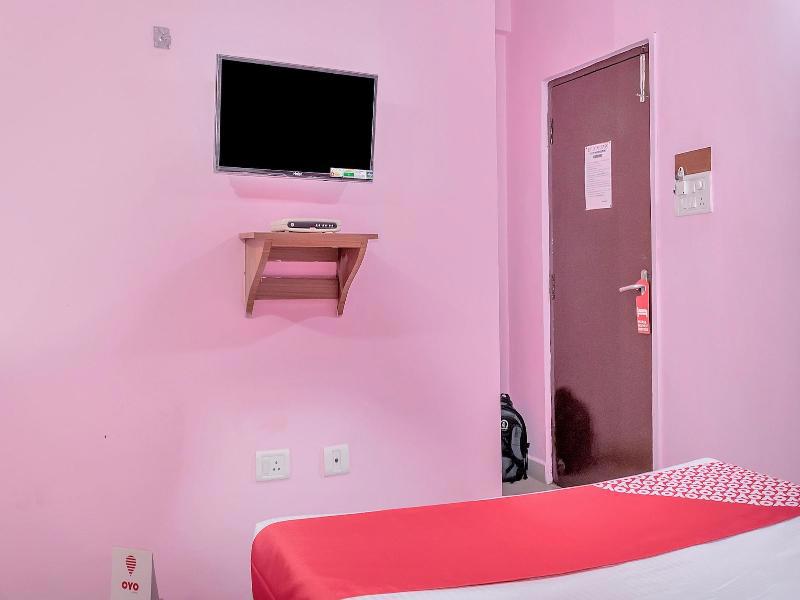 Oyo 10685 Hotel Centre Point
