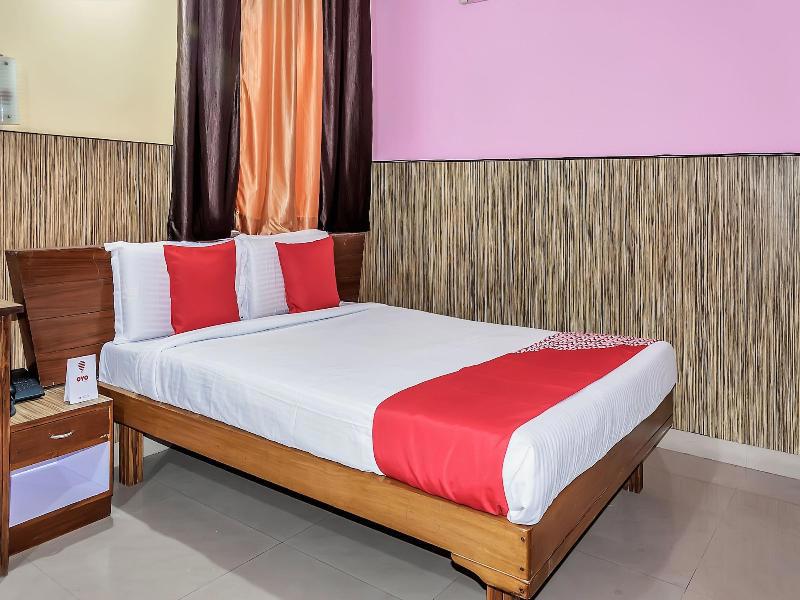 Oyo 10685 Hotel Centre Point
