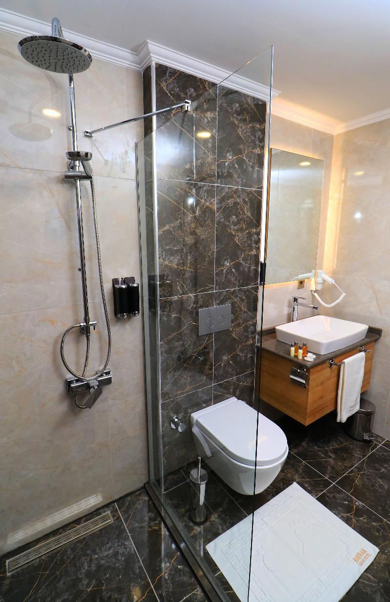Bayrak Grand Hotel