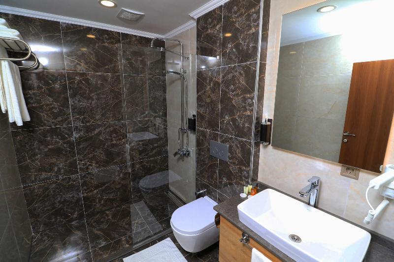 Bayrak Grand Hotel
