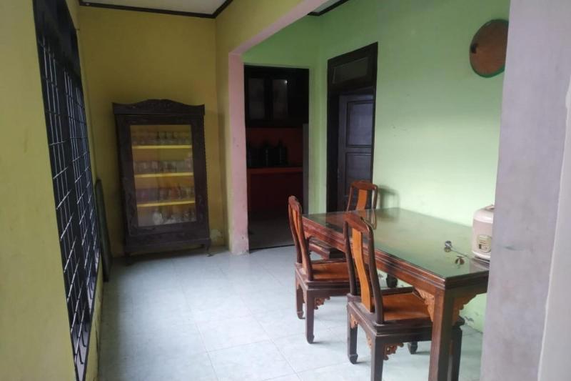 Oyo 90699 Yellow White Guesthouse Palu