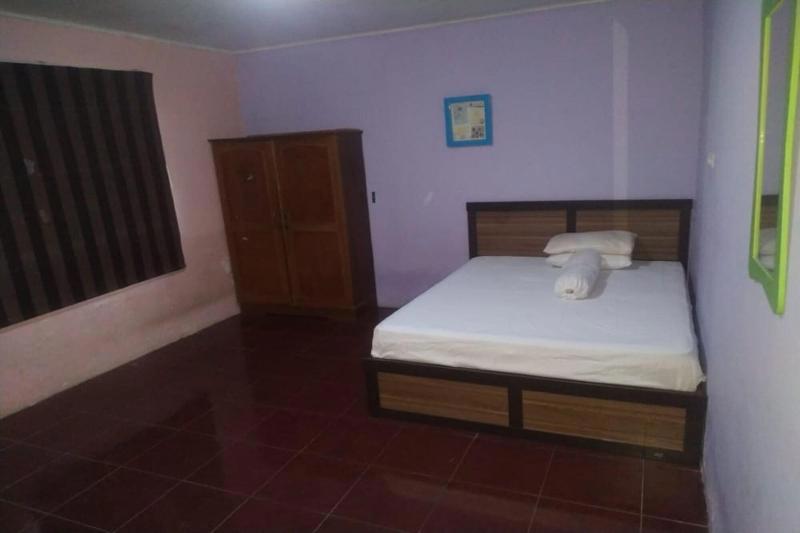 Oyo 90699 Yellow White Guesthouse Palu