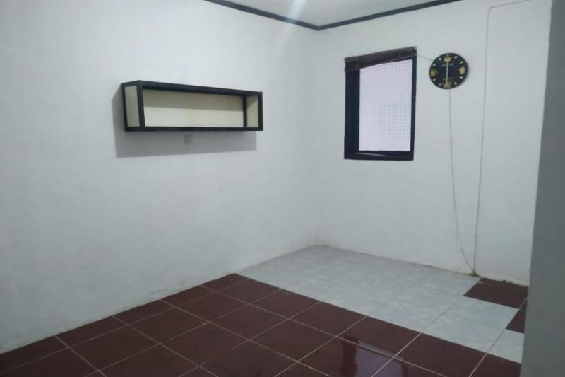 Oyo 90699 Yellow White Guesthouse Palu