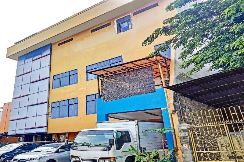 Super Oyo 90692 Point Hostel