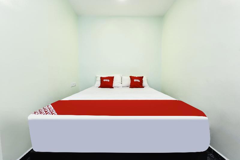 Oyo 90445 Th Hotel