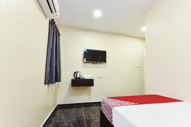 Oyo 90445 Th Hotel