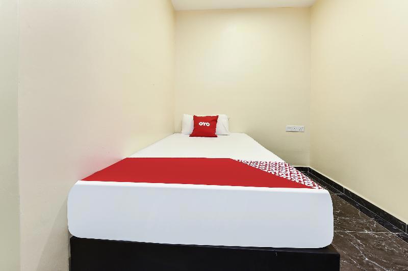 Oyo 90445 Th Hotel