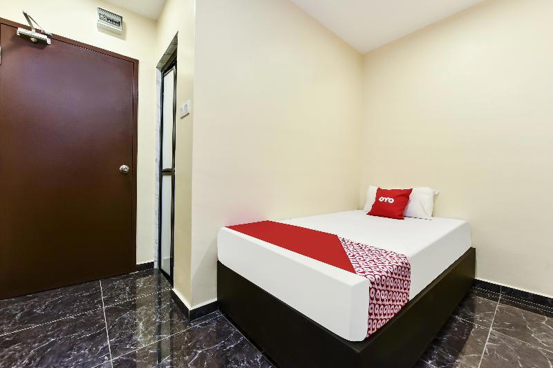 Oyo 90445 Th Hotel