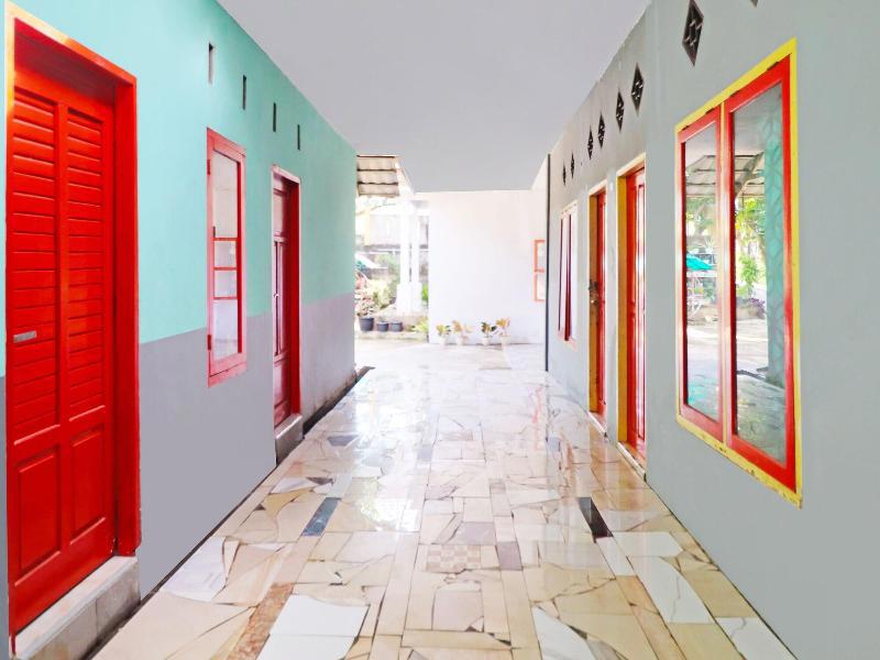 Spot On 91222 Kanjeng Mami Homestay Syariah