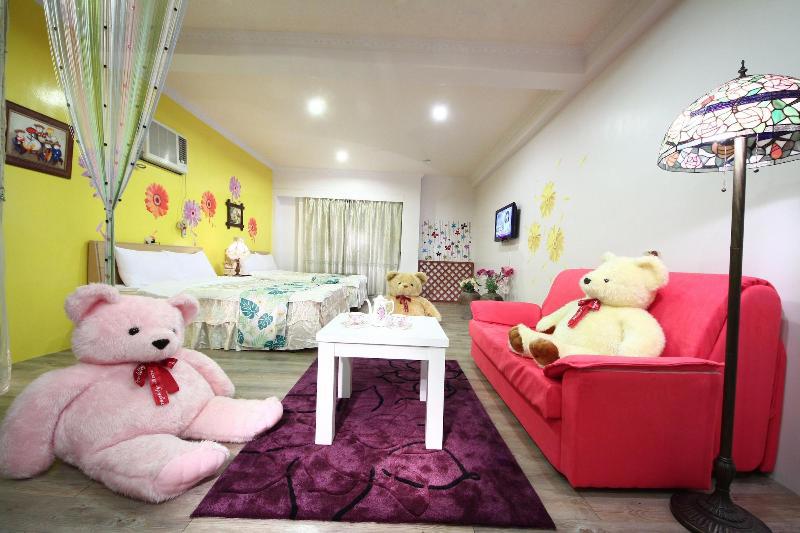Love In Pearl Hostel