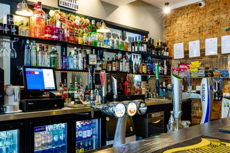 Oyo Ruby Pub & Hotel
