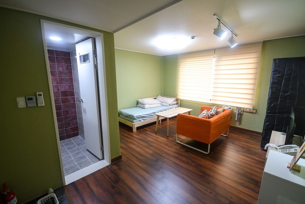 Bluehum Guesthouse - Hostel