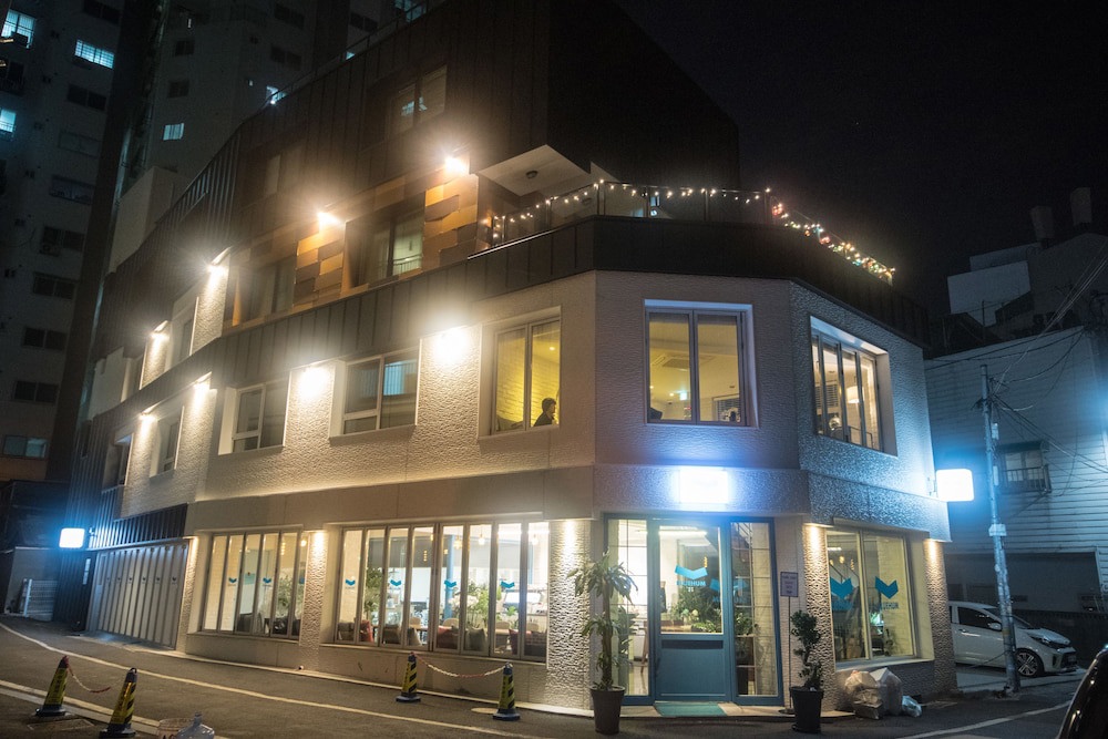 Bluehum Guesthouse - Hostel