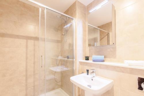 Roomspace Apartments -Swan House