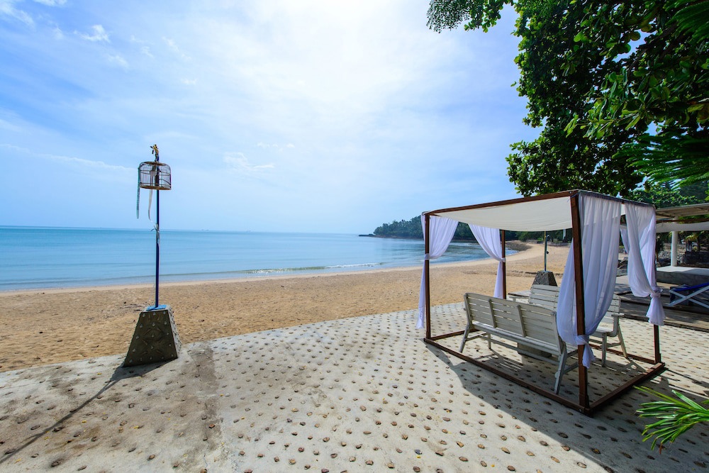 Issara Beach Resort