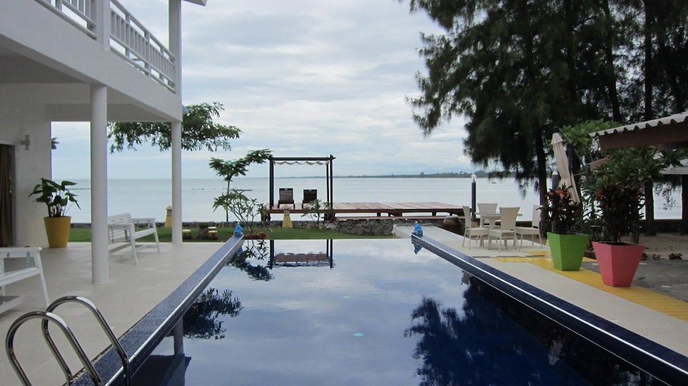 Issara Beach Resort