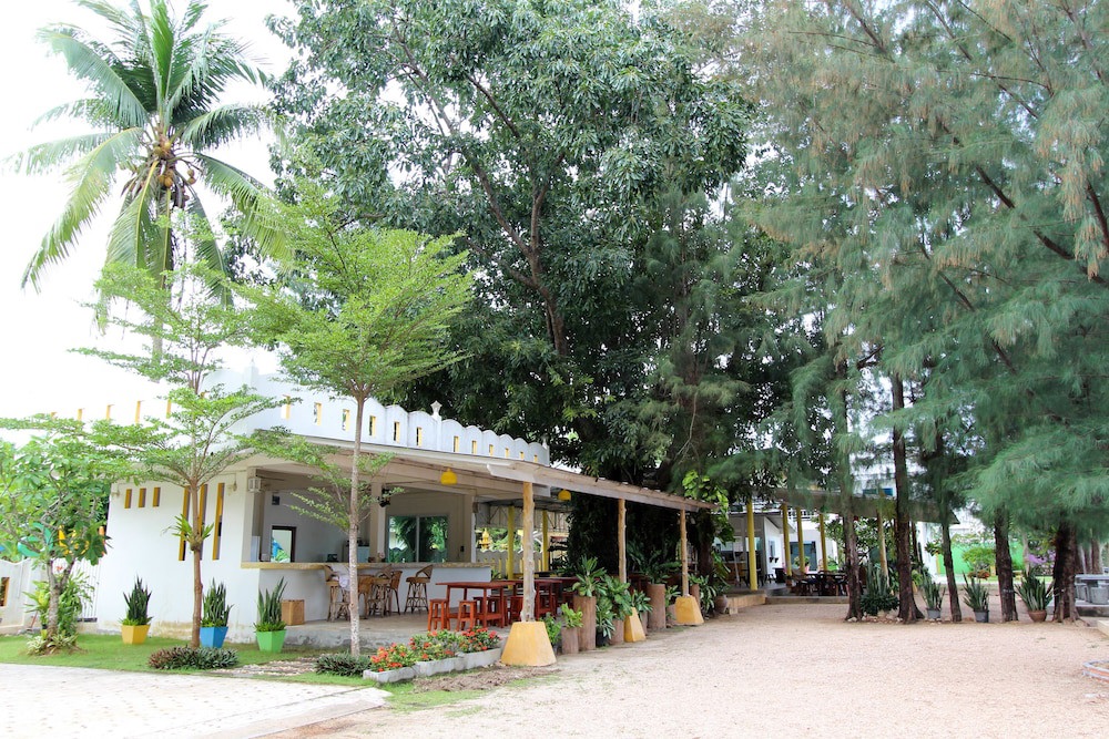 Issara Beach Resort
