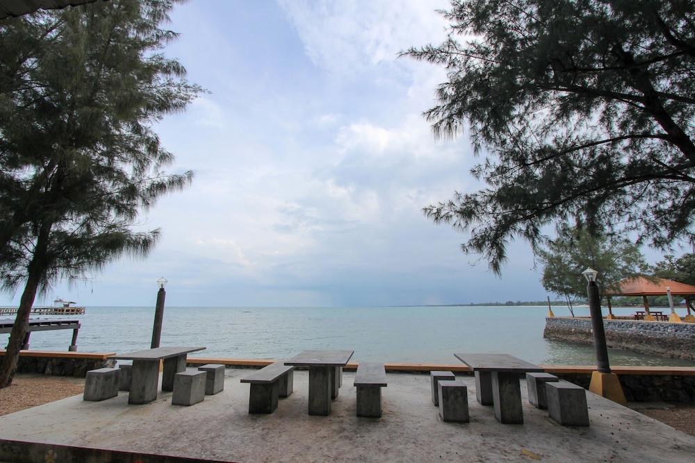 Issara Beach Resort
