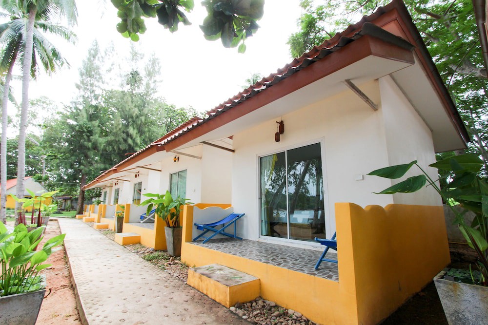 Issara Beach Resort