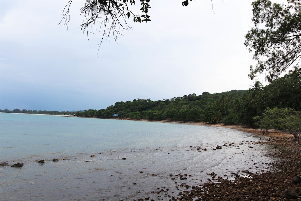 Issara Beach Resort