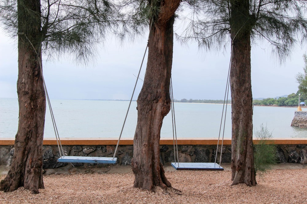 Issara Beach Resort