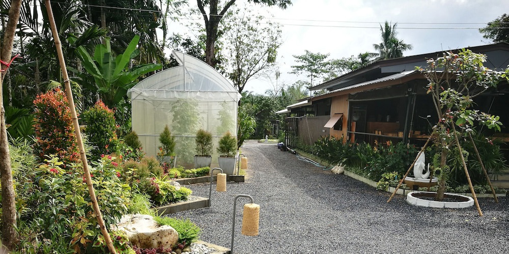 Baan Rom Lom Yen