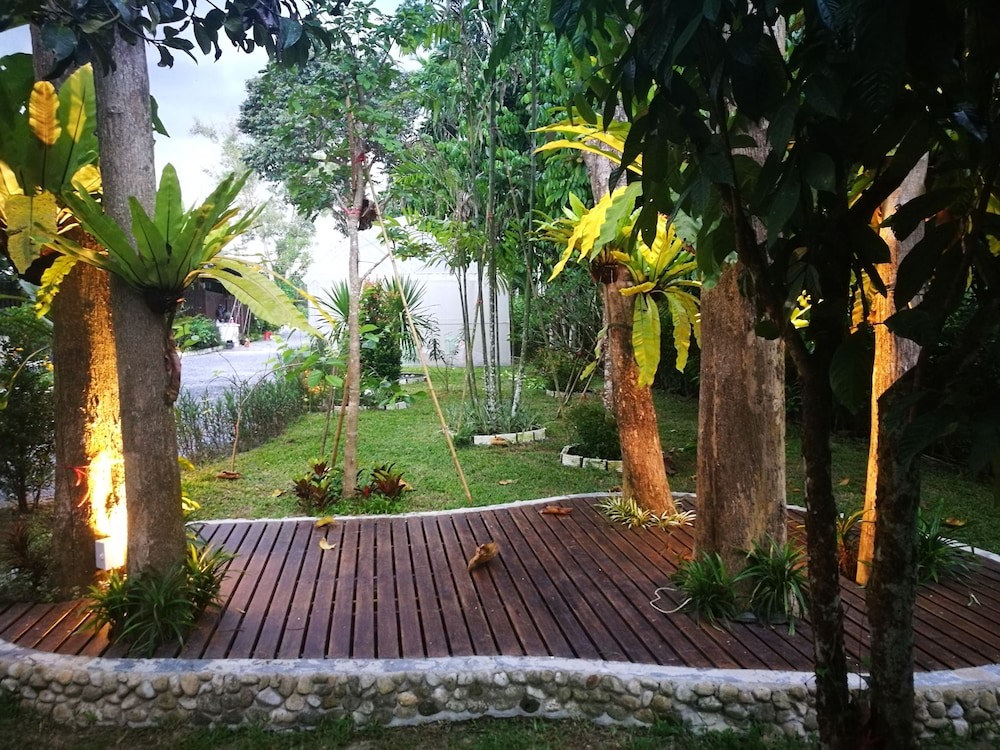 Baan Rom Lom Yen