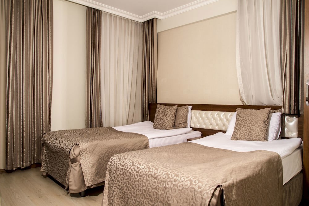 The Corner Park Hotel