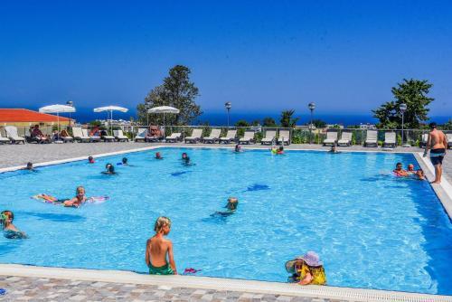 Riverside Hotel & Pools & Beach Club