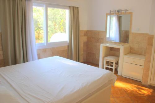 Pine Bay Boutique Hotel & Cakistes Restaurant