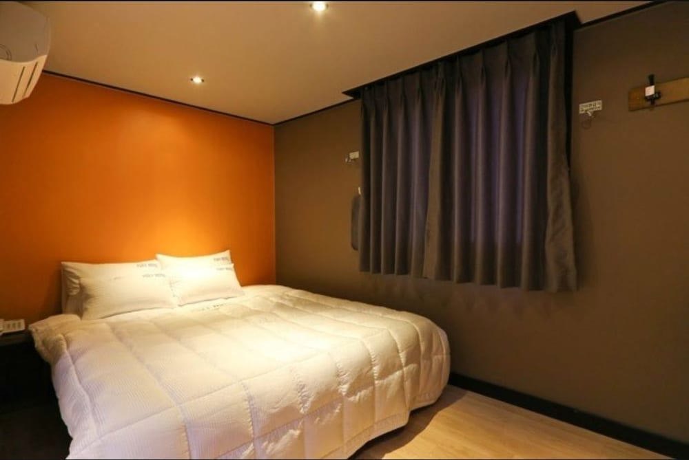 Foxy Hotel
