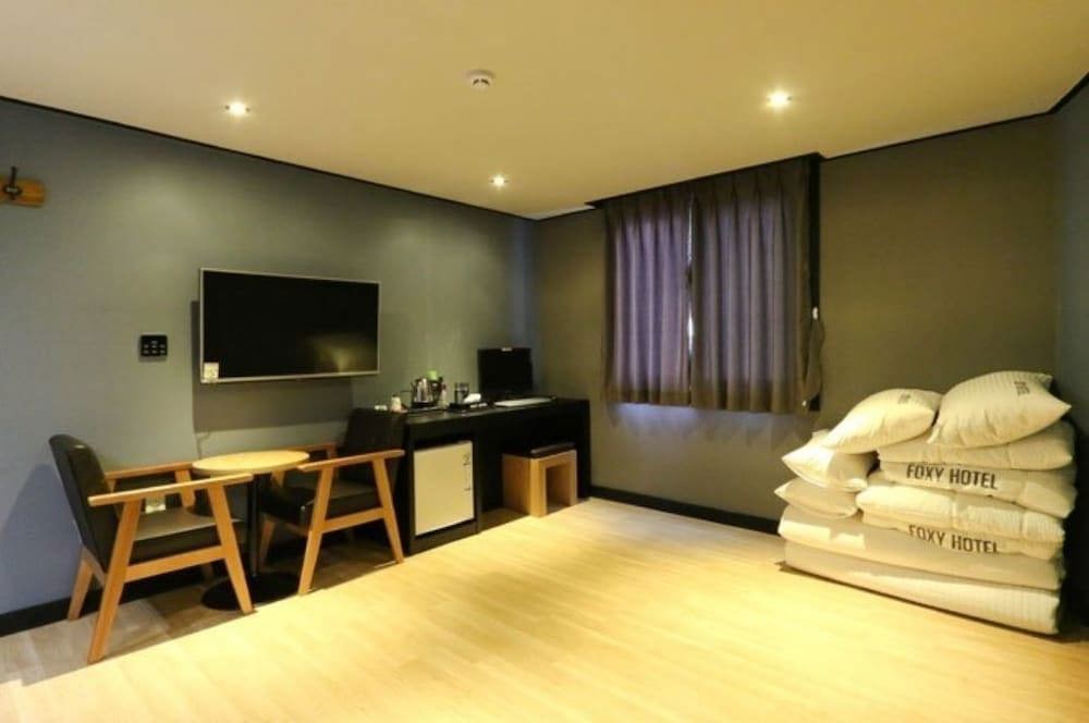 Foxy Hotel