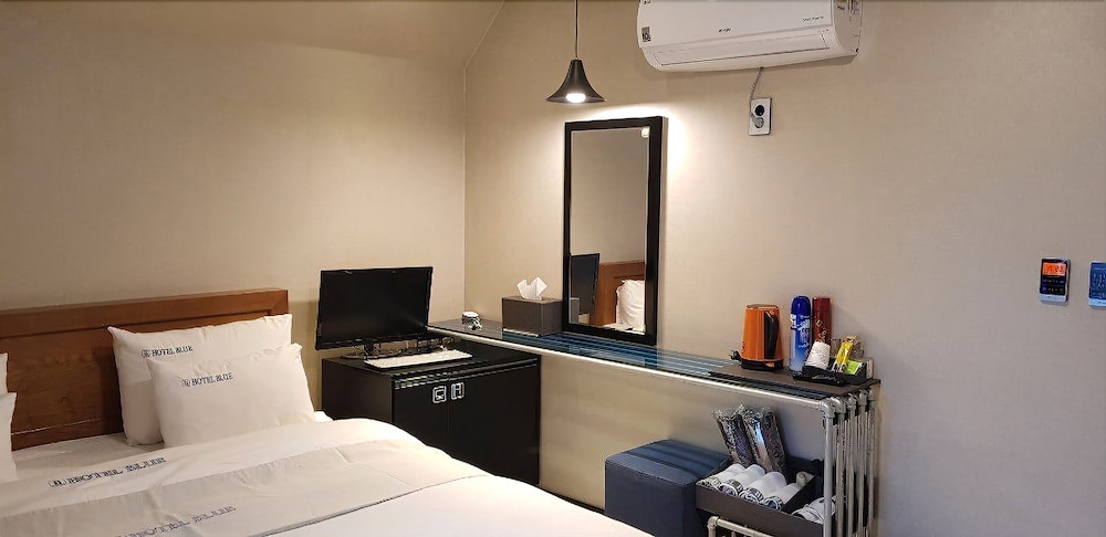 Blue Hotel