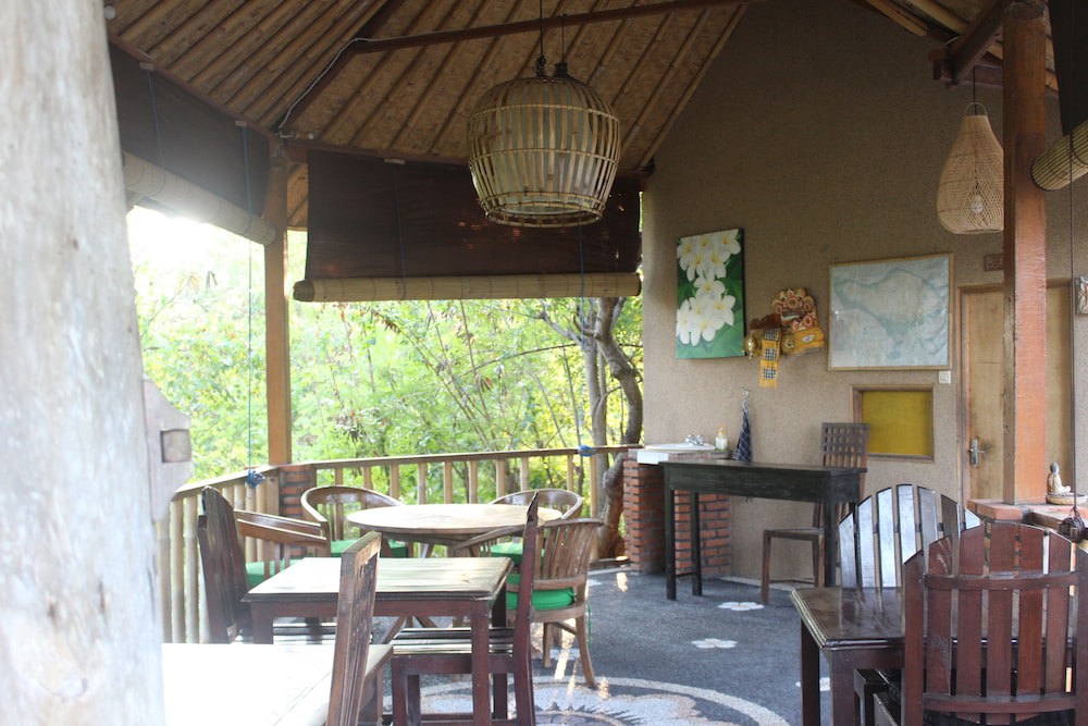 Frangipani Inn & Restaurant