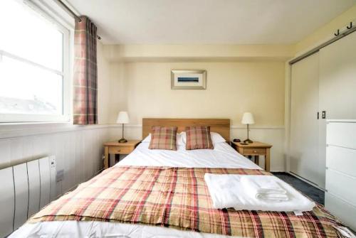 Charming Grassmarket Apartment With Castle View